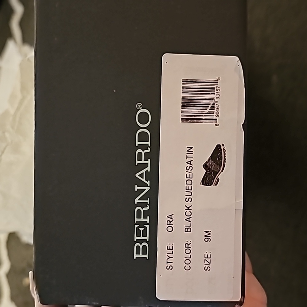 Bernardo Womens Ora Black Suede satin  Loafers Size 9 in box - Picture 7 of 7
